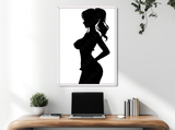 Quadro con silhouette di Nami, cornice bianca elegante, stampa su carta artigianale, collezione Potere d’Ombra a tiratura limitata